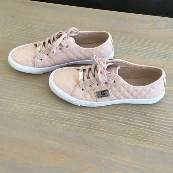 Guess Sz 10 - Picture 1 of 6